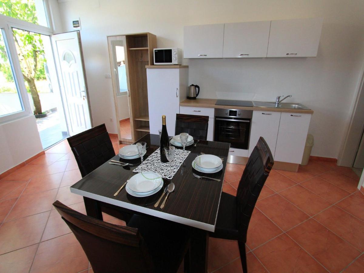 Apartments Nero Novi Vinodolski Eksteriør billede