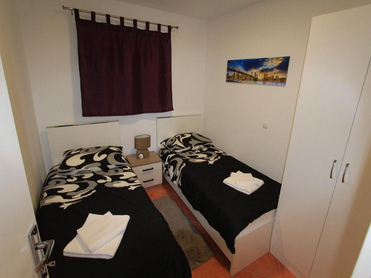 Apartments Nero Novi Vinodolski Eksteriør billede
